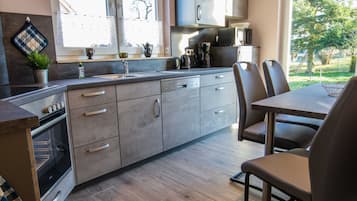 Kühlschrank, Mikrowelle, Ofen, Geschirrspüler