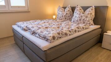 2 Schlafzimmer, Reisekinderbett, WLAN, Bettwäsche