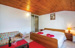 3 bedrooms, free WiFi, bed sheets