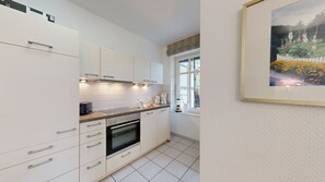 Refrigerador, horno, lavavajillas y cafetera y tetera