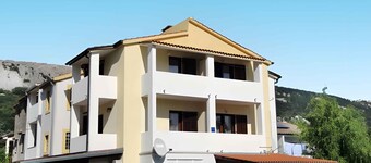 Studio with balcony and air conditioning