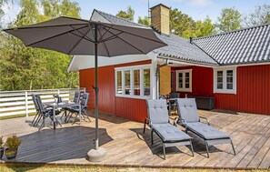 Outdoor dining - 2 bedroom amazing home in Nexø (Nexø)