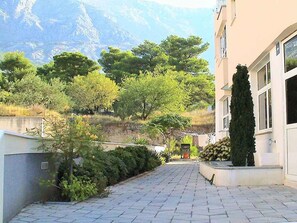 Property grounds - Holiday apartment mit Klimaanlage und Meerblick (Ba����������������ka Voda)