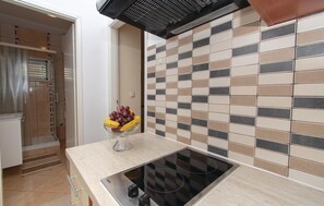 Fridge, stovetop