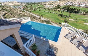 حمام سباحة
