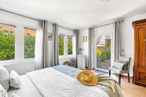 Unclassified image, 2 of 41, button