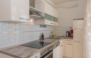 Fridge, microwave, stovetop, dishwasher - Awesome home in Zatoglav (Zatoglav)