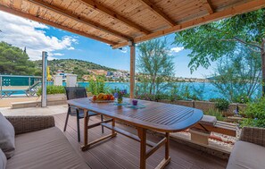 Outdoor dining - Awesome home in Zatoglav (Zatoglav)