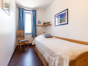 2 bedrooms, bed sheets