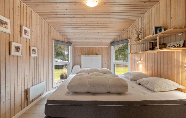 3 bedrooms, travel cot, free WiFi