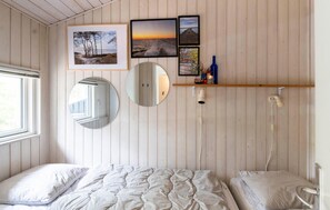 4 bedrooms, free WiFi - Amazing home in Nexø with sauna (Nexø)