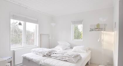 Amazing home in Henån with WiFi