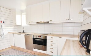 Kühlschrank, Herdplatte, Geschirrspüler