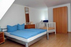 2 bedrooms, bed sheets