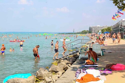 Holiday home with barbecue and garden furniture