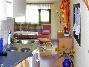 Unclassified image, 5 of 9, button