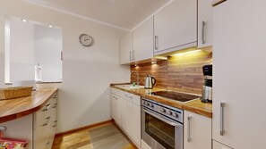 Kühlschrank, Mikrowelle, Ofen, Geschirrspüler