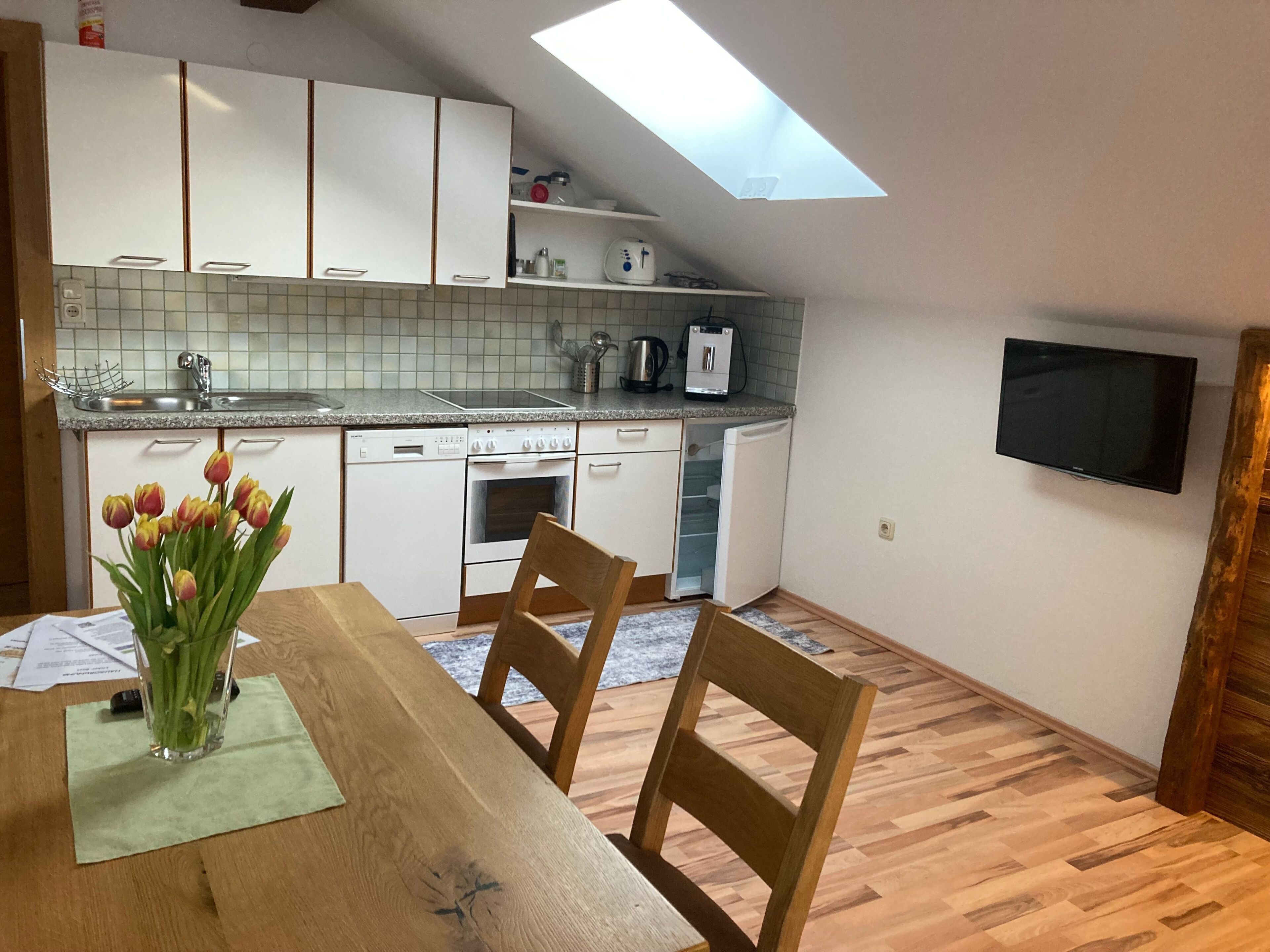 Coffee/tea maker, oven, dishwasher, electric kettle