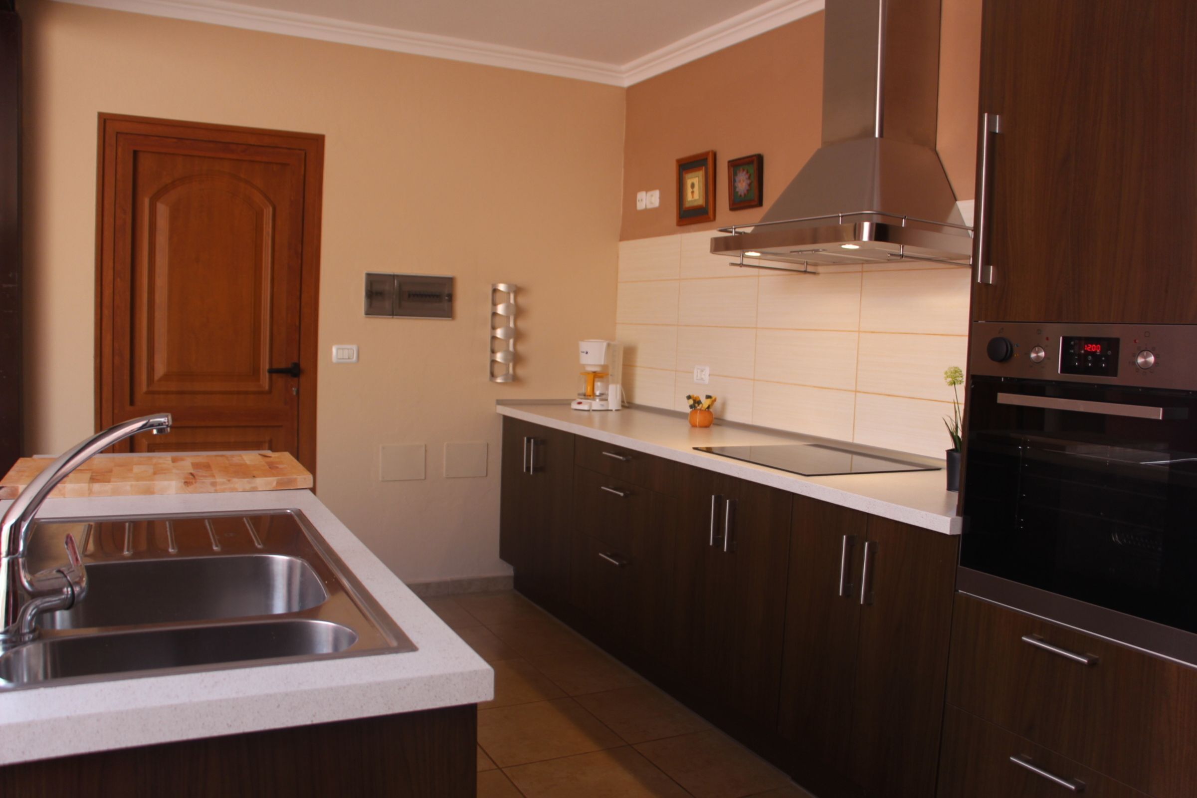 Kühlschrank, Mikrowelle, Ofen, Hochstuhl