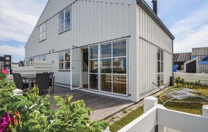 Outdoor dining - Pet friendly home in Ebeltoft (Ebeltoft)
