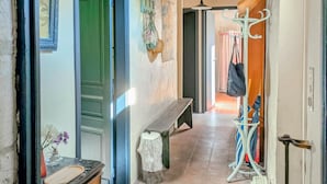 A hallway with a bench, a coat rack, and a door. - 2 bedroom stunning home in Grignols (Grignols)