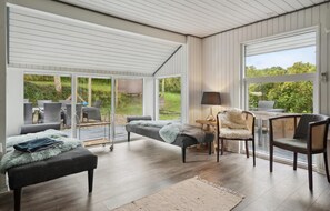 TV, fireplace, DVD player - Cozy home in Asperup with sauna (Asperup)