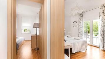 3 dormitorios, cuna de viaje, wifi gratis y ropa de cama
