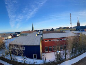 A residential area with buildings, a church spire, and a tall communication tower. - Apartment 10 - gate to the sea (Helgoland)