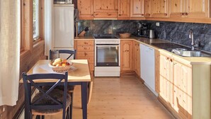 Coffee/tea maker, fridge, microwave, stovetop