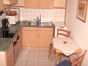 Frigorifero, microonde, forno, bollitore elettrico