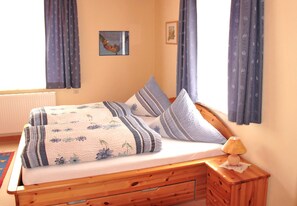 2 bedrooms, travel crib, WiFi, bed sheets