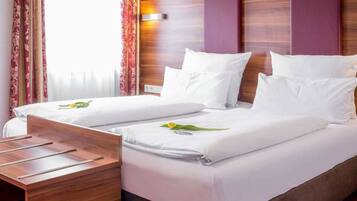 1 camera, una cassaforte in camera, una scrivania, Wi-Fi