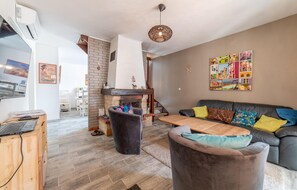 TV, fireplace, DVD player, ping pong