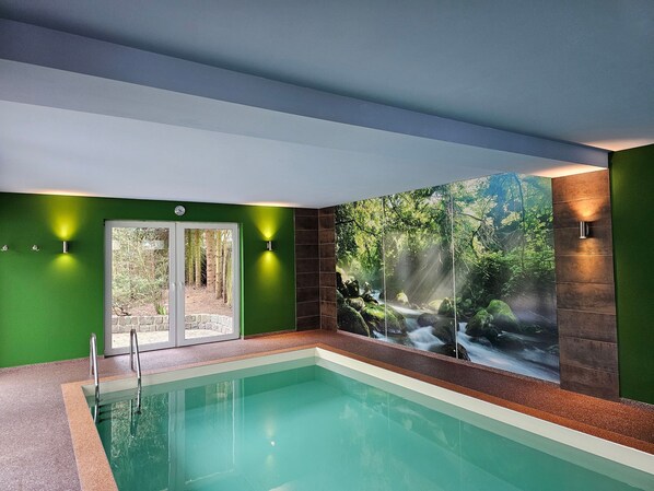 Piscina coperta, una piscina riscaldata