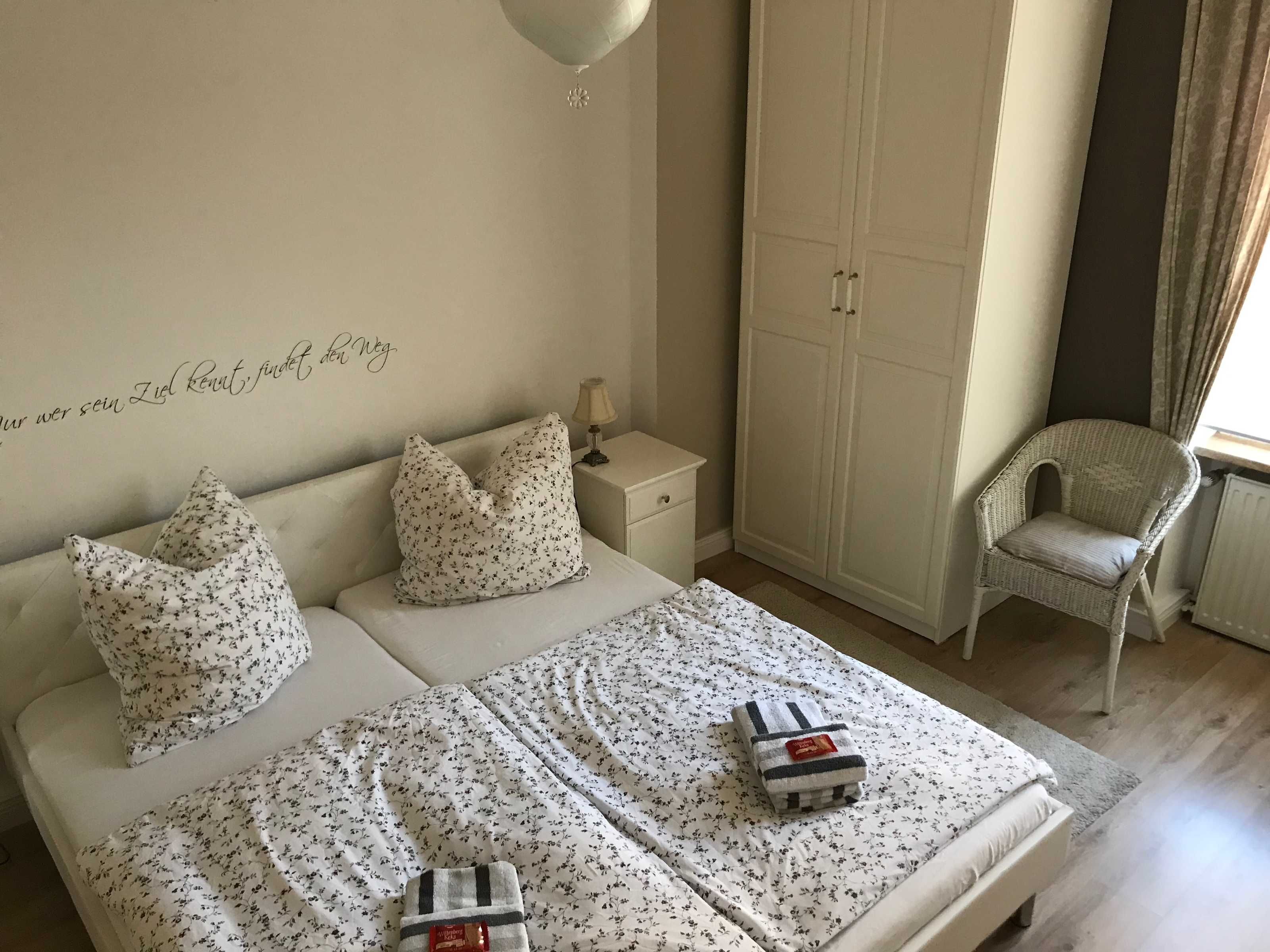 3 Schlafzimmer, Schreibtisch, Reisekinderbett, WLAN
