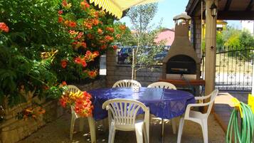 تناول الطعام بالخارج