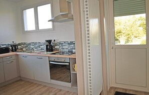 Réfrigérateur, plaque de cuisson, lave-vaisselle, cafetière/bouilloire