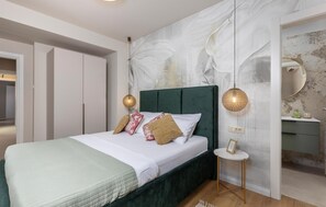 4 bedrooms, travel cot, free WiFi, bed sheets
