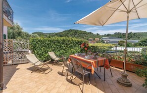 Outdoor dining - Pet friendly apartment (S.Bartolomeo Mare IM)
