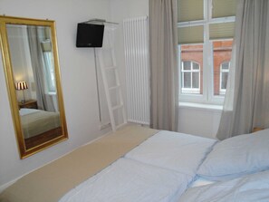 4 bedrooms, in-room safe, travel cot, WiFi