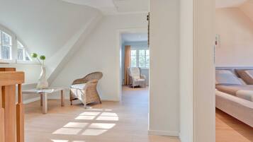 3 bedrooms, travel crib, WiFi, bed sheets