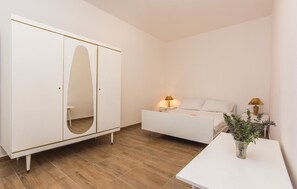 4 bedrooms, free WiFi, bed sheets