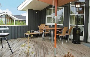 Outdoor dining - Nice home in Juelsminde with WiFi (Juelsminde)