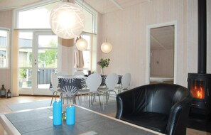 Dining - Beautiful home in Juelsminde with sauna (Juelsminde)