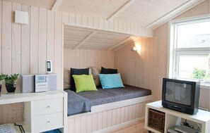 3 bedrooms, travel crib, free WiFi