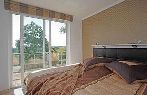 2 slaapkamers, een kluis op de kamer, reisbedje, wifi