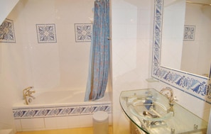 Bathtub