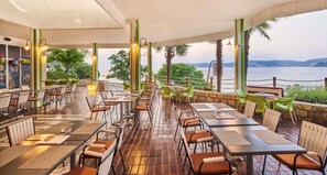 Outdoor dining - Bungalow with parking (Umag)