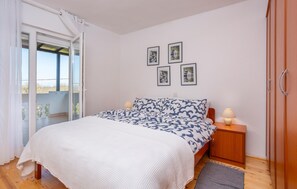 3 bedrooms, iron/ironing board, travel crib, free WiFi