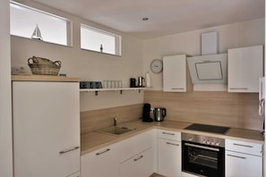 Fridge, oven, dishwasher, coffee/tea maker